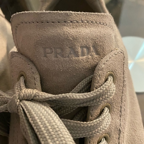 Confortable Prada suede gray shoes - Picture 2 of 5